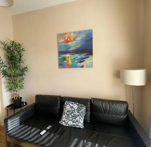 City Gem - Central & Stylish 1 Bed Daire