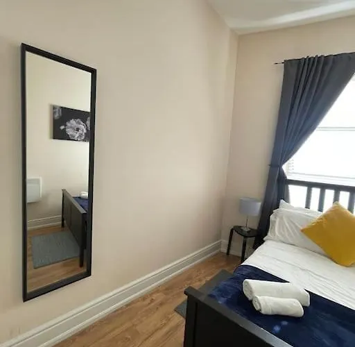 City Gem - Central & Stylish 1 Bed Daire *