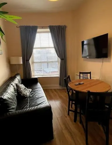 City Gem - Central & Stylish 1 Bed Daire *