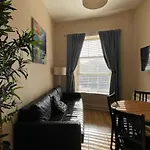 Daire City Gem - Central & Stylish 1 Bed *