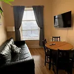 City Gem - Central & Stylish 1 Bed Daire *